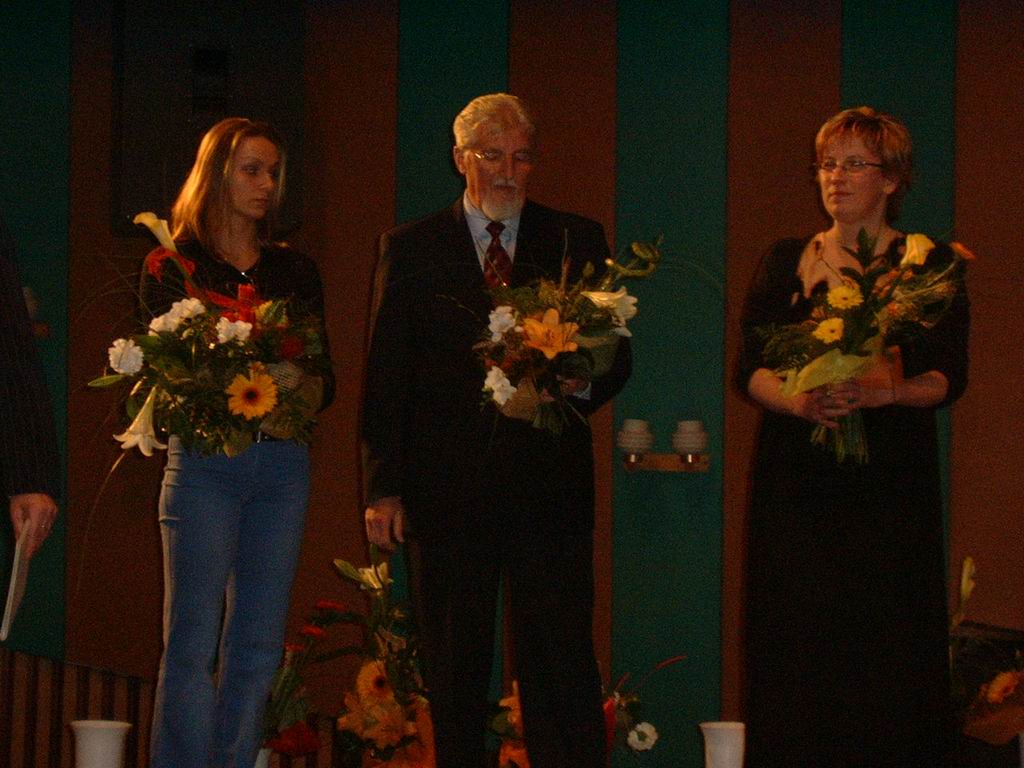 Ámos 2004