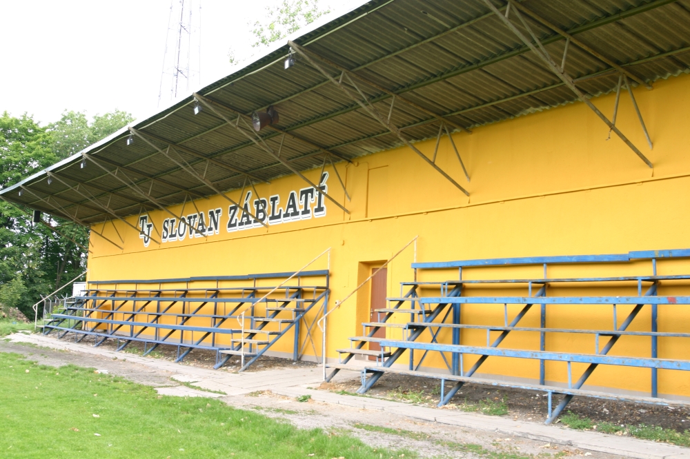 Sokol záblatí