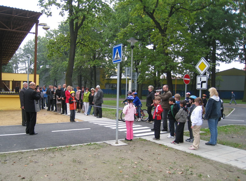 Slavnostní otevření dětského dopravního hřiště a učebny
