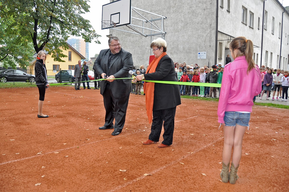 Hřiště a školní dvůr ZŠ Bezručova