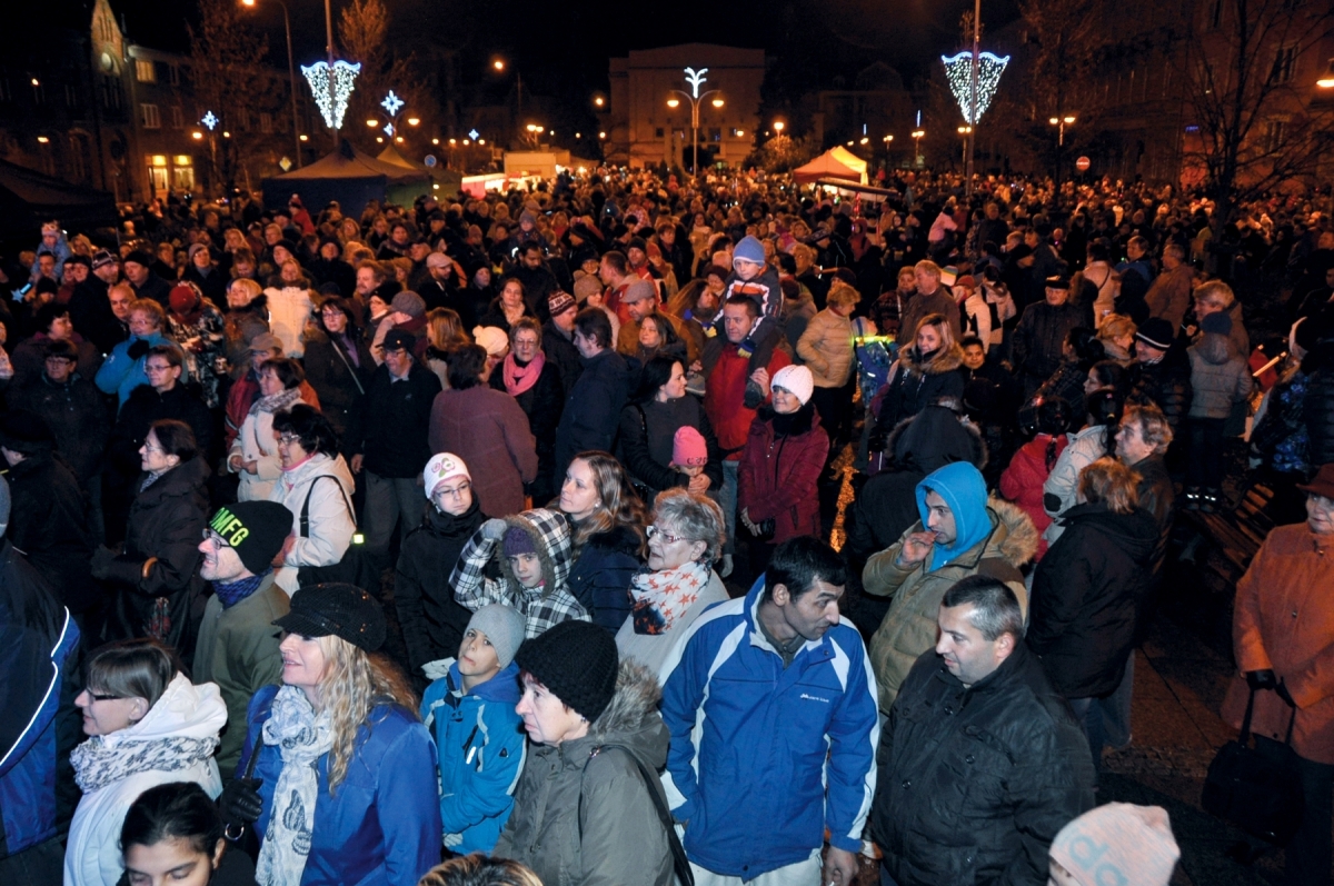 Rozsvěcení vánočních stromů s Hanou Křížkovou