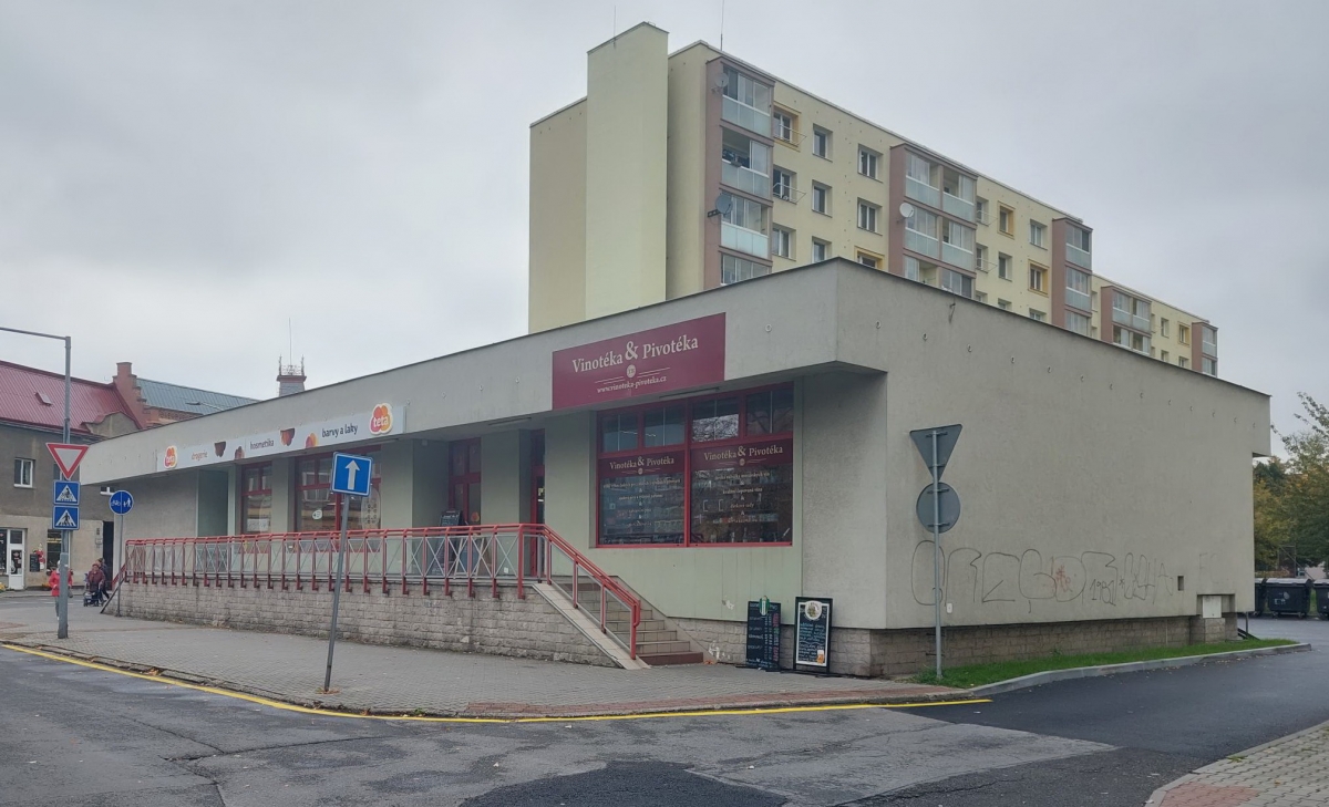 TETA drogerie a lékárny ČR - na schodech