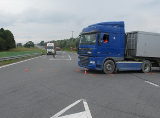 Cyklista po střetu s nákladním automobilem utrpěl vážná zranění, v Bohumíně zasahoval vrtulník