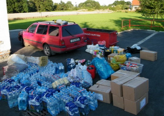 Bohumínští pomáhají v severních Čechách, přivezli humanitární pomoc do Mníšku