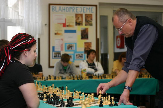 Studenty čeká černobílý souboj se starostou
