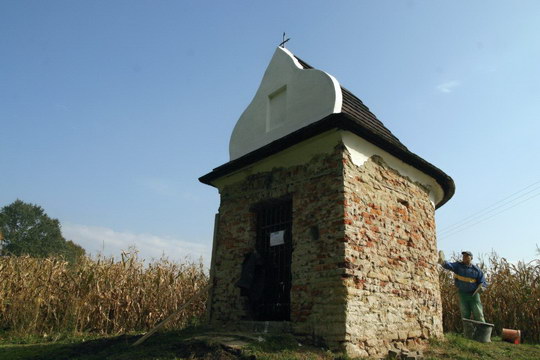 Kaplička Pustyňa dostává nový kabát i přístupovou cestu