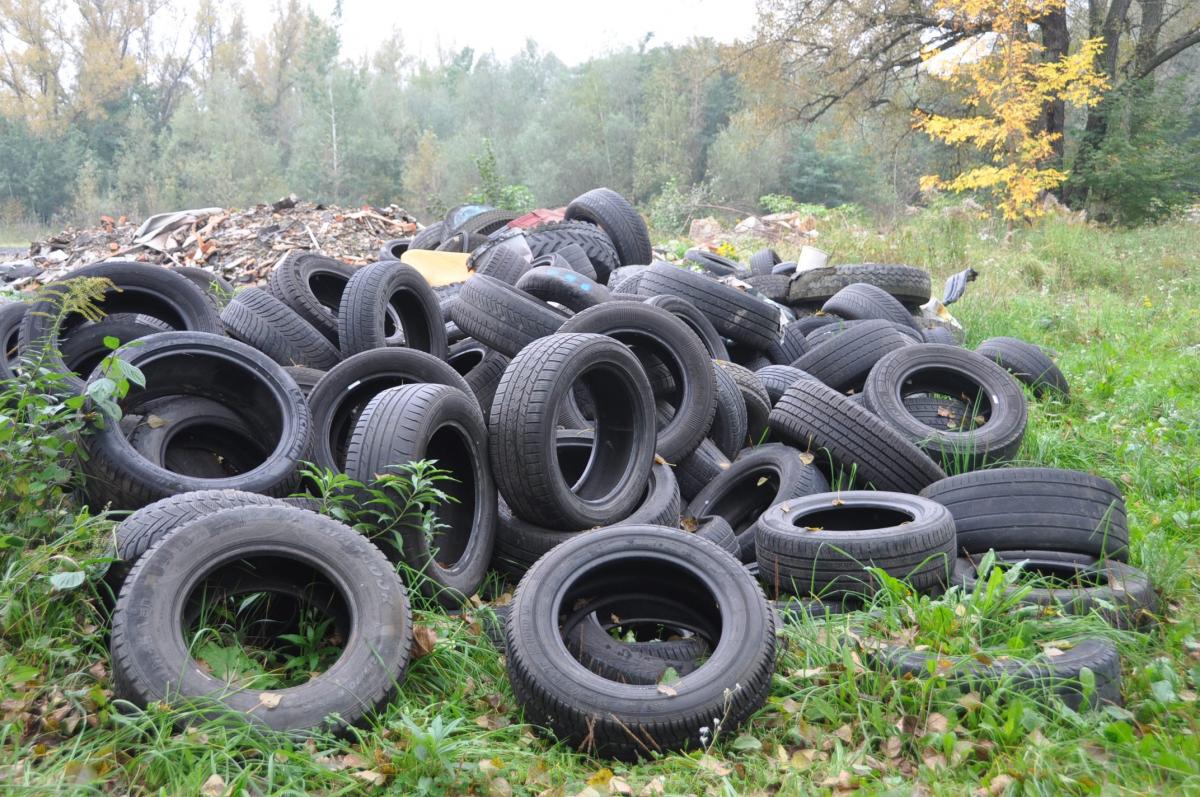 Sběrný dvůr nově sbírá za symbolický poplatek i velké pneumatiky