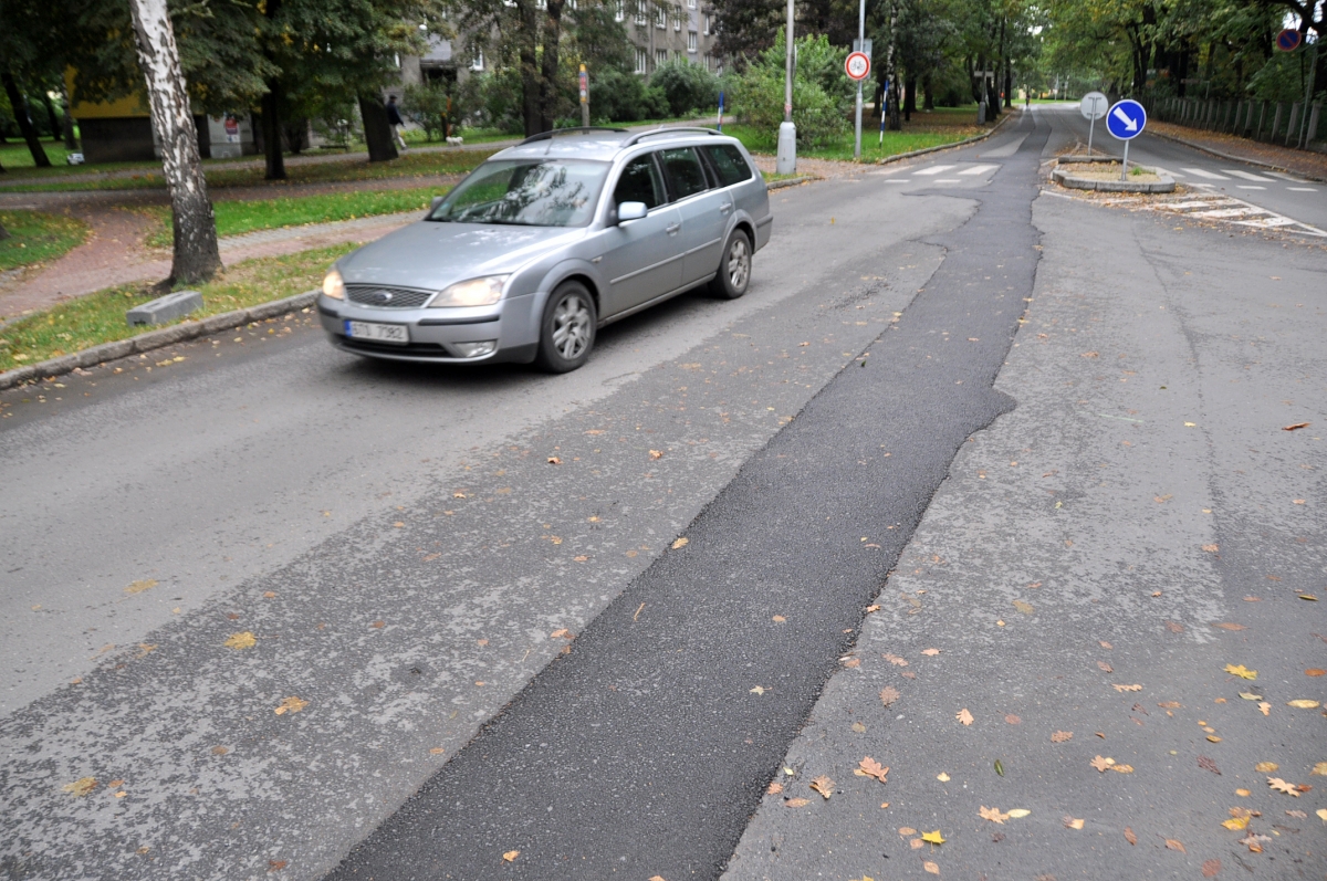 Povrch po rekonstrukci vodovodu u parku Petra Bezruče je provizorní