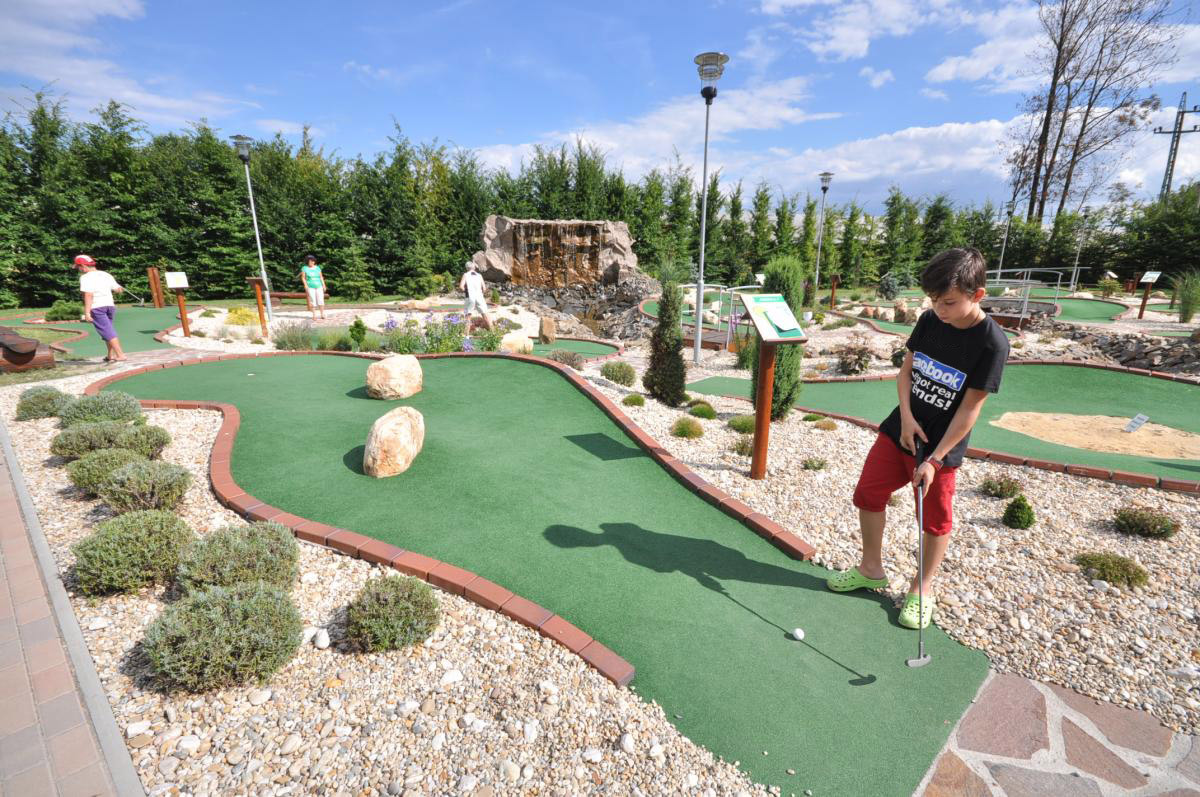 Vyzkoušejte Adventure golf, sezóna je v plném proudu