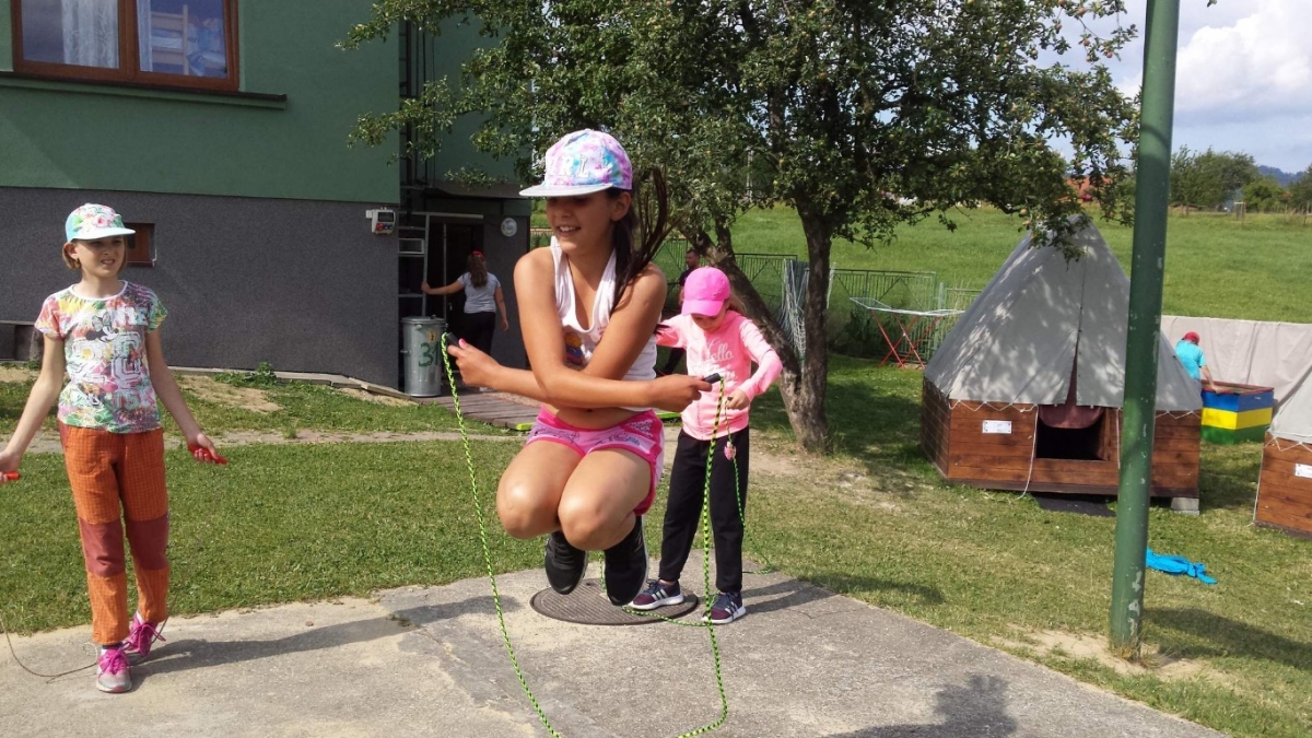 Bohumínské děti tráví léto v Beskydech, město jim opravilo turistickou základnu