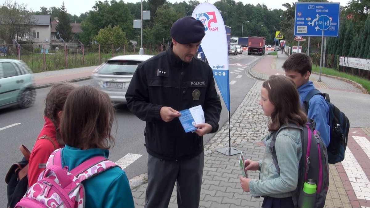 Bezpečně na přechodu aneb Zebra se za Tebe nerozhlédne