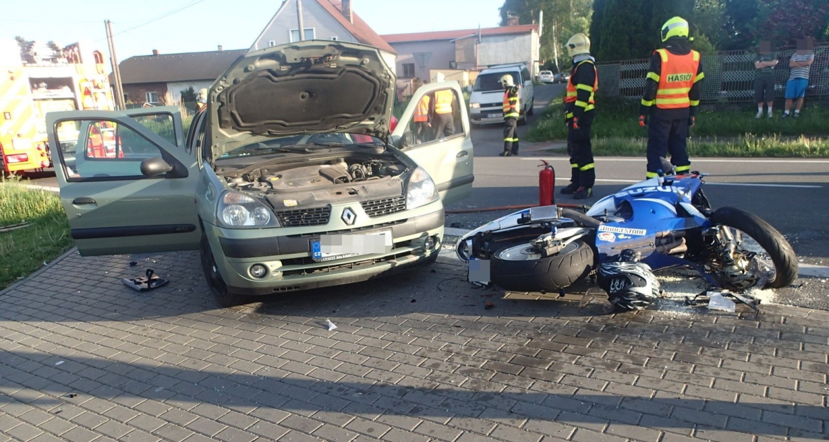 Střet osobního auta a motocyklisty v Rychvaldu