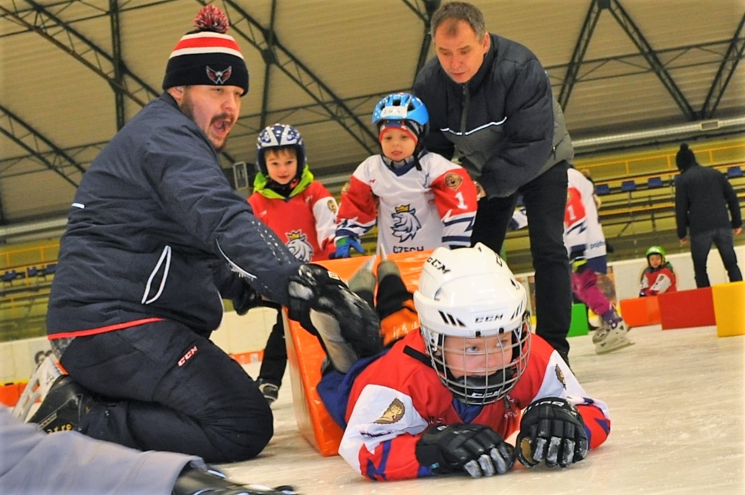 Akce Pojď hrát hokej přilákala téměř dvacítku malých sportovců