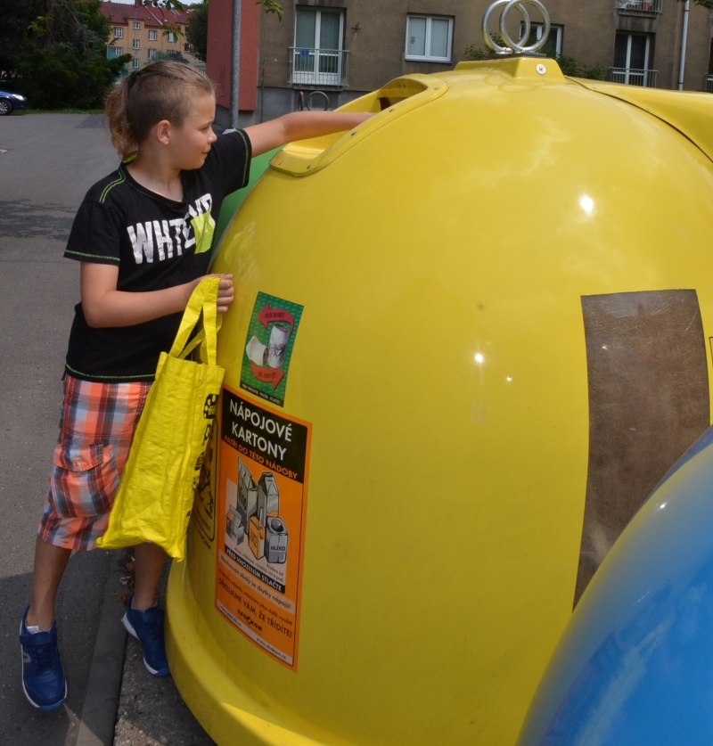 Žluté popelnice zatím k rodinným domům přistavovat nebudeme