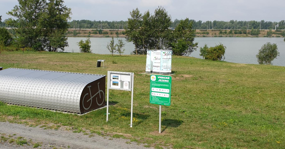 Sinice zhoršily vodu ve Vrbickém jezeře natolik, že není vhodná ke koupání