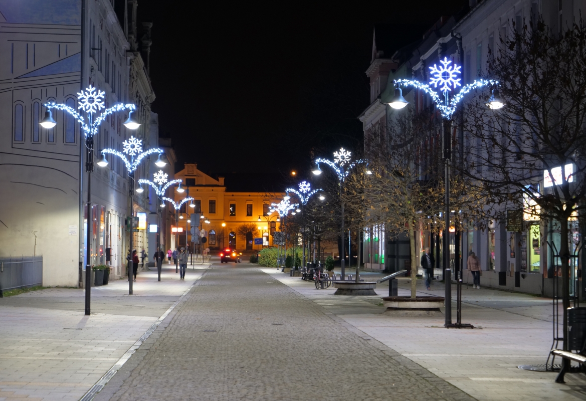 Světelné vánoční výzdobě Bohumína vévodí modrá a bílá