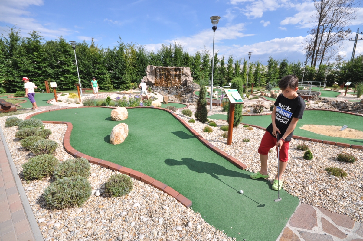 V Bohumíně se otevírá adventure golf i lezecká stěna