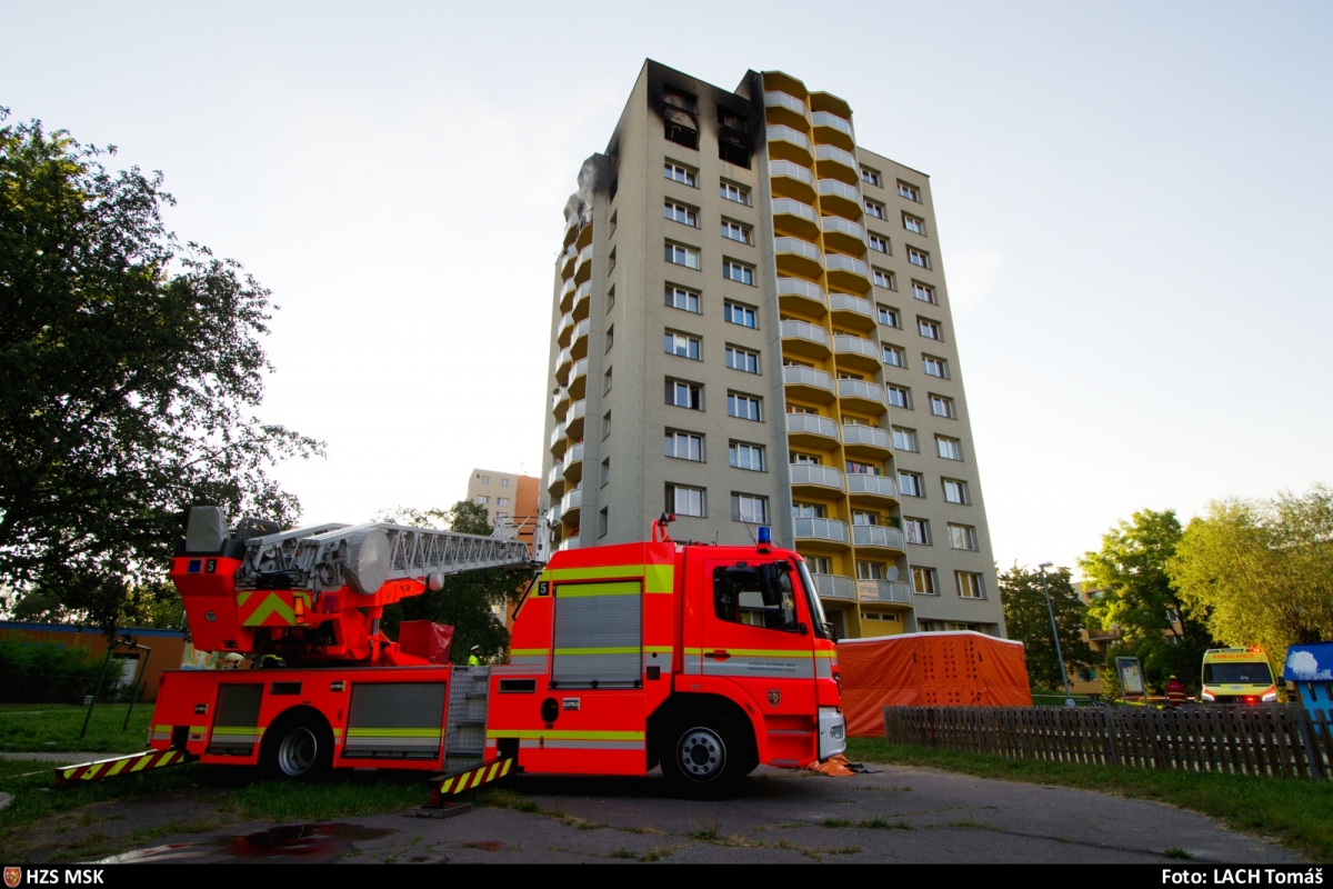 Veřejná sbírka pro lidi z požárem zasaženého paneláku