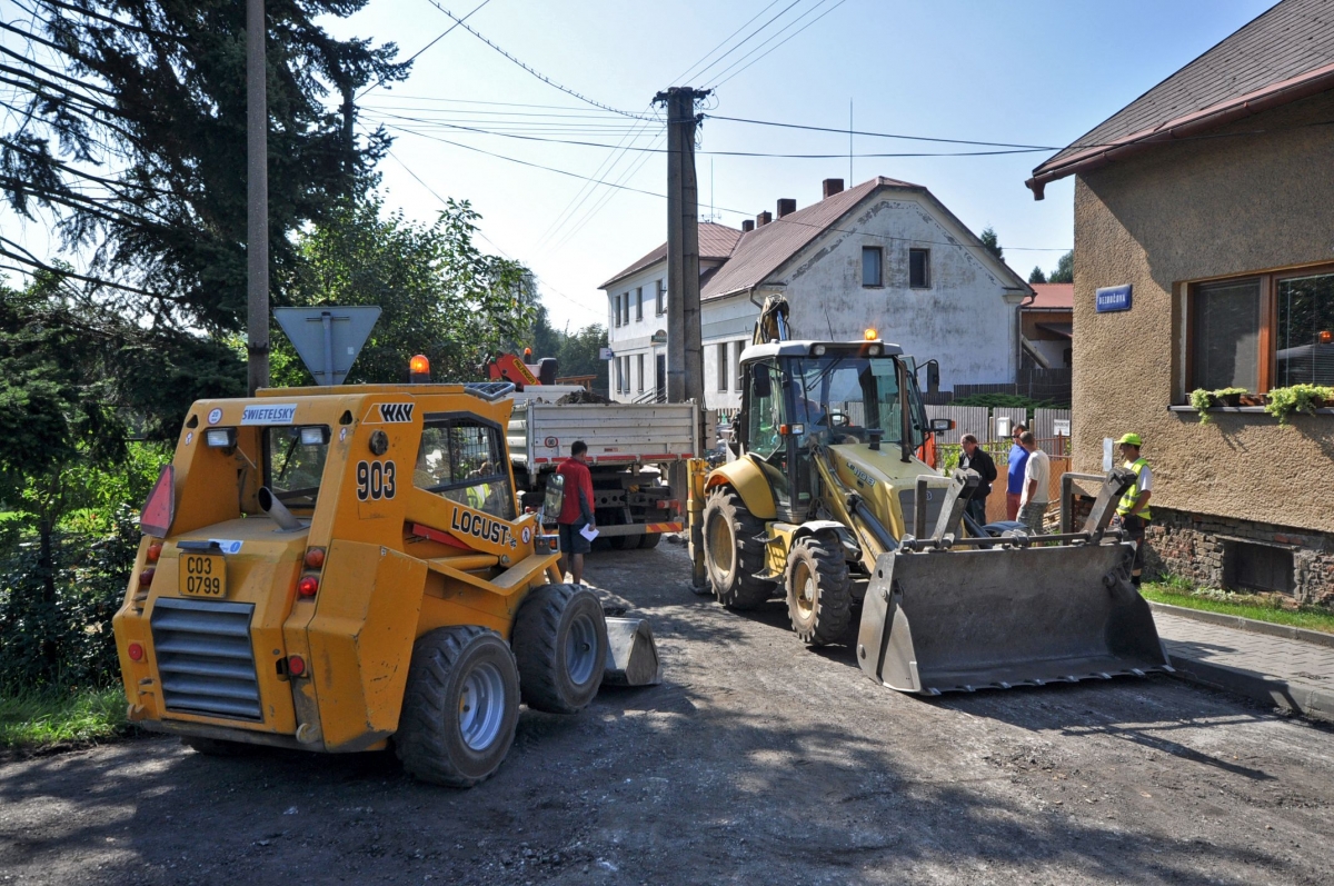 Nezpevněnou část ulice Na Pískách letos vyasfaltujeme