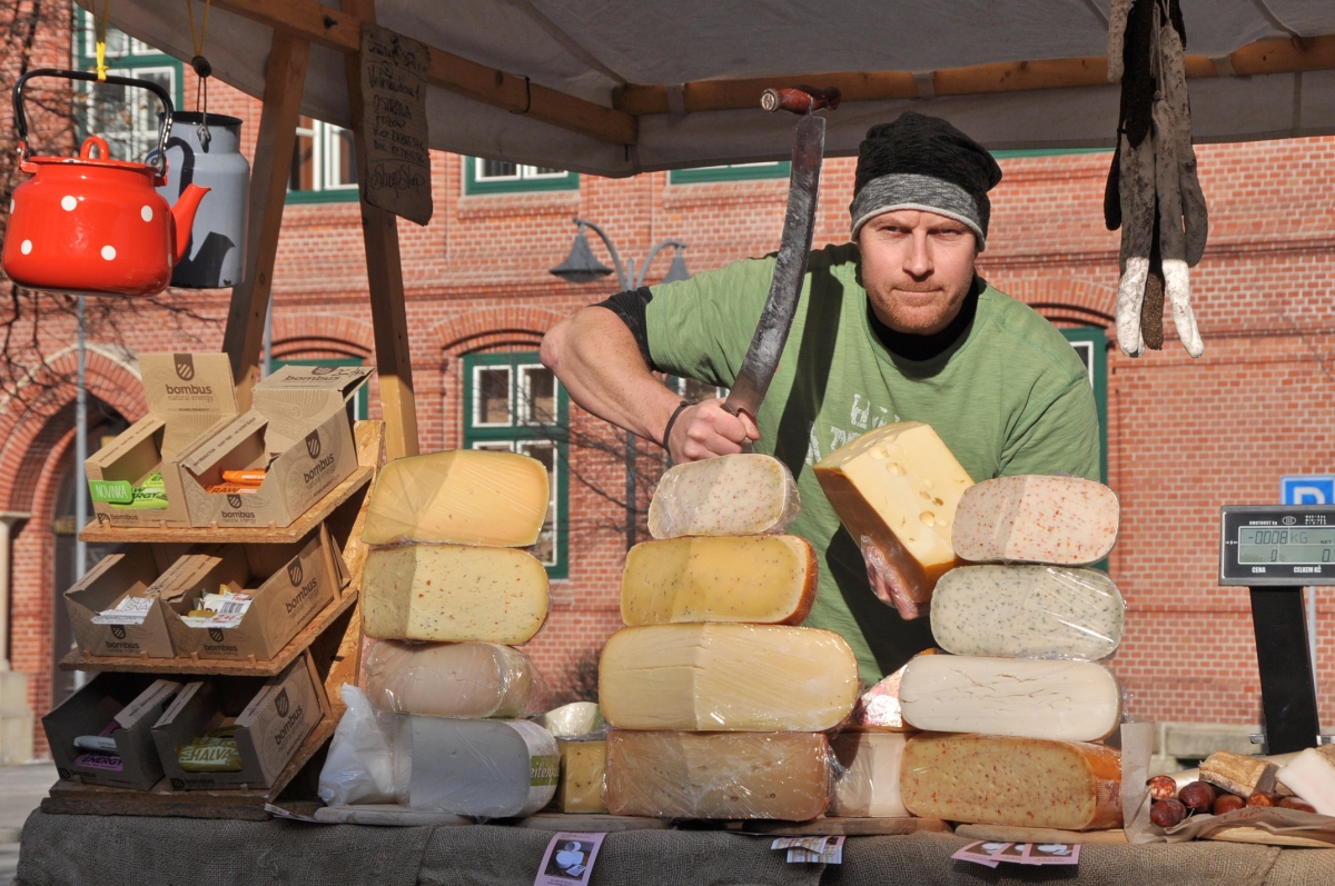 Uzeniny, frgály, korbáčiky i cukrovinky, vrací se Slezský rynek