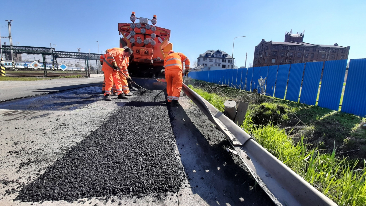 Krajští silničáři odstranili množství výtluků v Lidické ulici