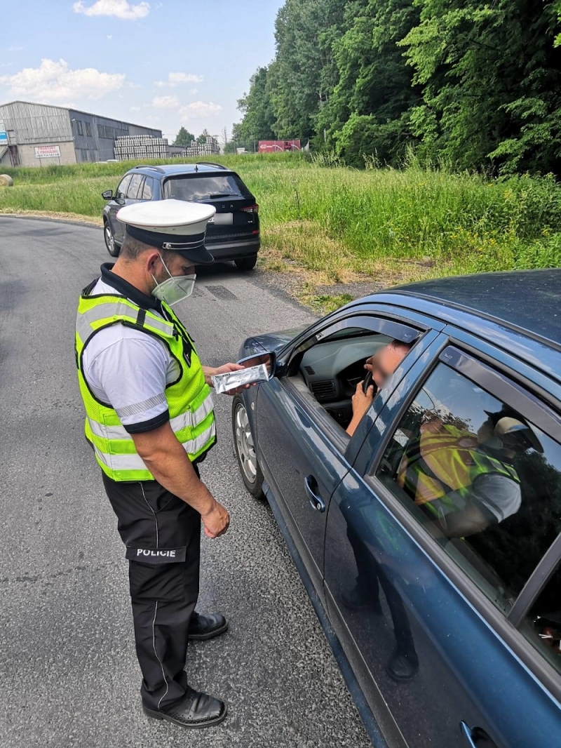 Usedl za volant navzdory zákazu řízení, a ještě pod vlivem