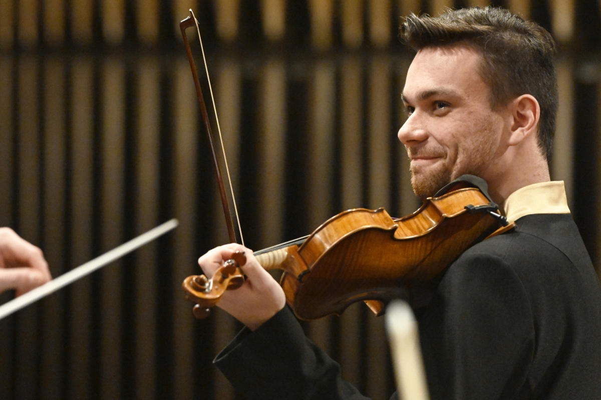 Koncertní mistr České filharmonie Jiří Vodička zahraje ve Starém Bohumíně s tátou