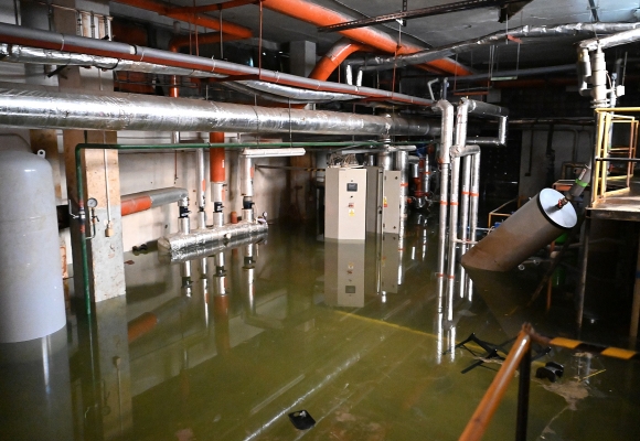 Dvě třetiny předávacích stanic teplovodu zaplavila a poškodila voda