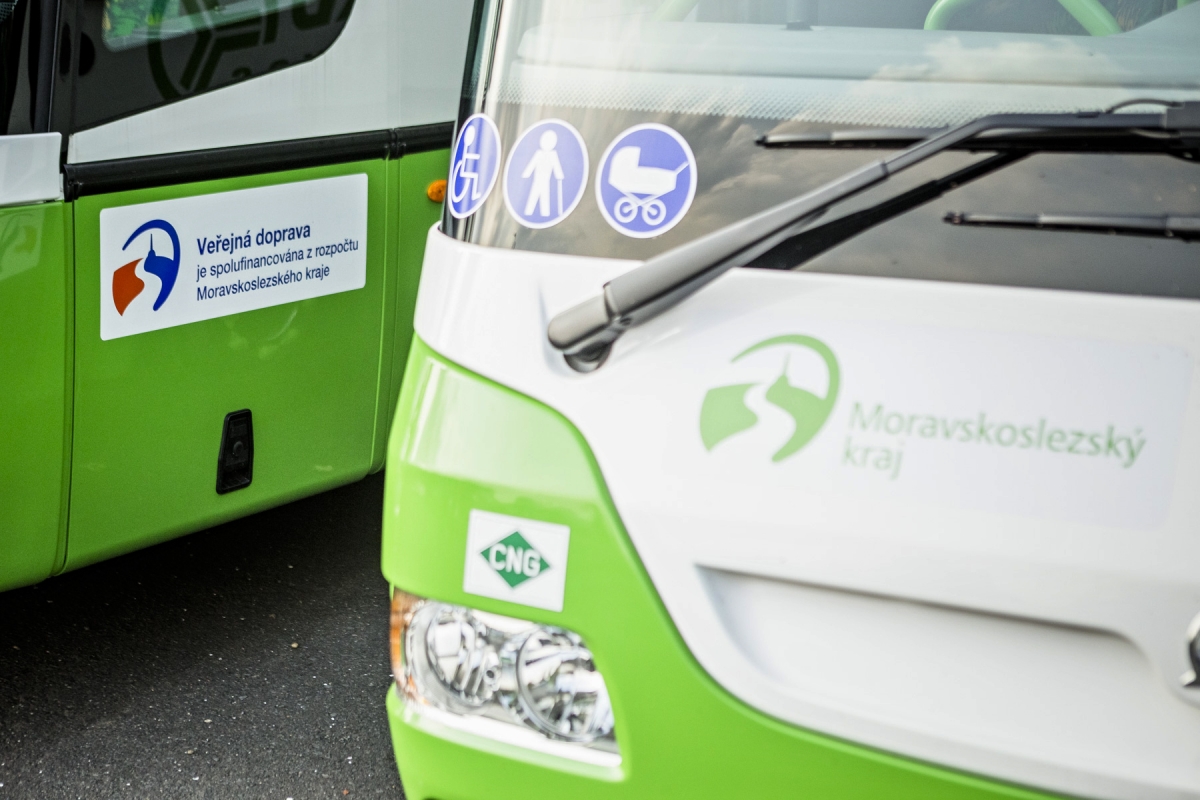 Senioři, děti a studenti mohou v Moravskoslezském kraji získat polovinu svého jízdného zpět