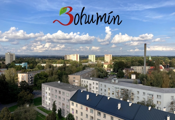 Nejmladší, nejvyšší nebo nejkřivější, prázdninový seriál Paneláky Bohumín diváky baví