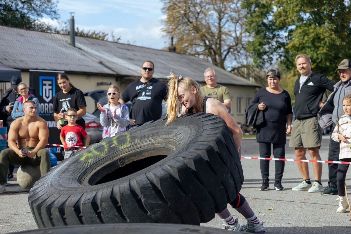 Svaly v akci, u sousedů pořádají atraktivní silácké klání ve stylu Strongman