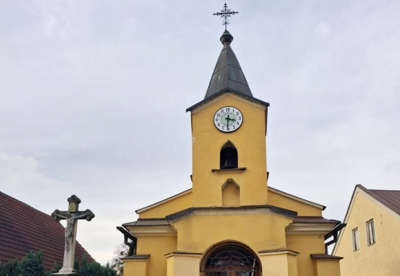 Do věže kapličky sv. Jana Nepomuckého v Záblatí se vrátil čas, má nové hodiny