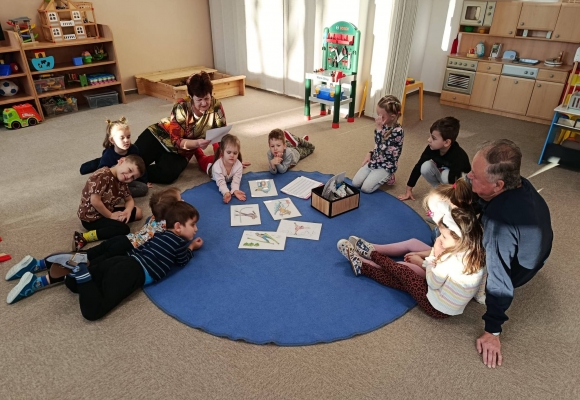 Mateřinka FIT vsadila na propojení generací, do školky za dětmi docházejí babičky a dědečkové