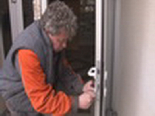 V opravených domech vandalismus - zobrazit video