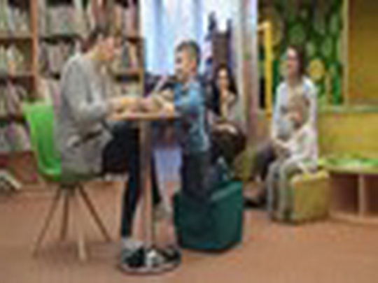 Originální pohádky vymysleli rodiče a děti společně - przedstawić wideo
