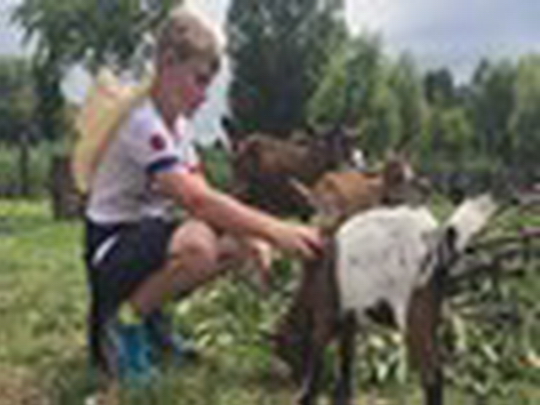 Adrenalinový tábor: bobová dráha, loďky i zvířecí farma - show video