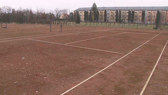 Tenisových kurtů v Bohumíně se ujímá sportovní Bospor - przedstawić wideo