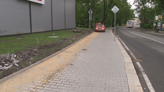 Ke Kauflandu sdílená stezka pro pěší a cyklisty - show video