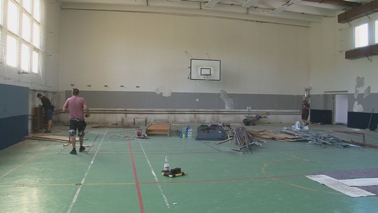 DDM: Čtyři nové učebny a nová podlaha v tělocvičně - przedstawić wideo
