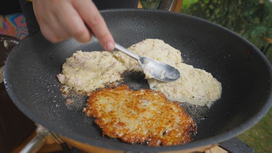 Skřečoní voněly bramboráky, food festival nabídl soutěž - przedstawić wideo