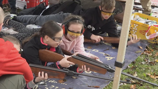 Atombordel, vzduchovka i polní výcvik na ZŠ ČSA - show video