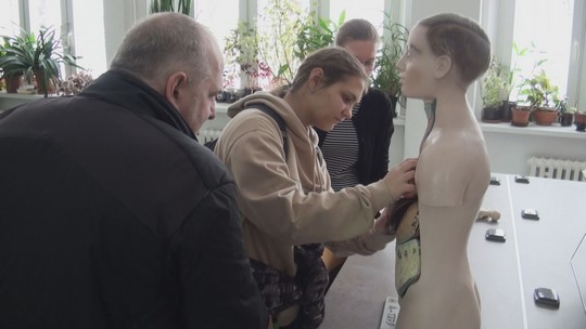 Od laboratoří po posilovnu, gymnázium ukázalo zázemí - przedstawić wideo