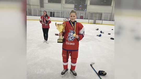 Kateřina Nogová na hokejovém ME žen do 16 let - show video