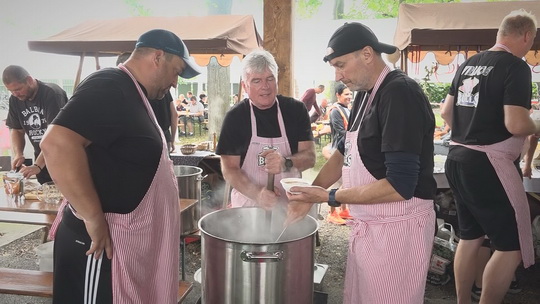 Osmý Gulášfest lákal do Šunychlu na tisíc litrů guláše - przedstawić wideo