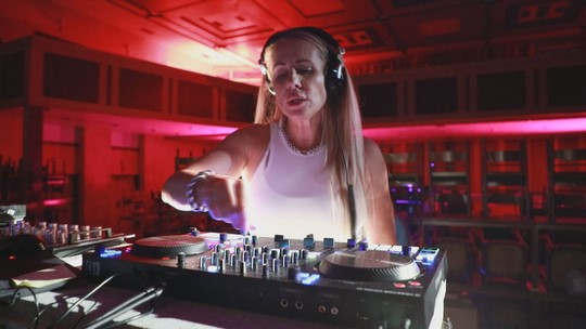 Warehouse party plná hudby v bývalém kulturáku - show video