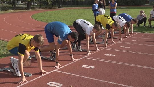 Začal seriál sportovních kol, atletika s rekordní účastí - show video