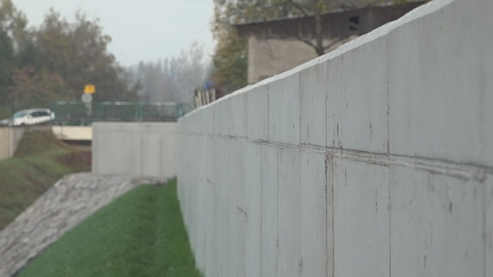 Hráz v Pudlově: první etapa téměř hotova, peníze chybí - show video