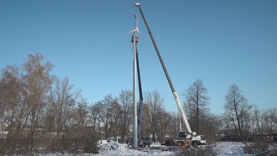 Domácí větrná elektrárna poblíž centra Bohumína - zobrazit video