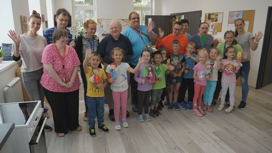 Děti z mateřinky Rafík a handicapovaní společně - zobrazit video