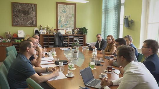 Tři ministerstva a gigafactory, Bohumín trvá na svém - show video